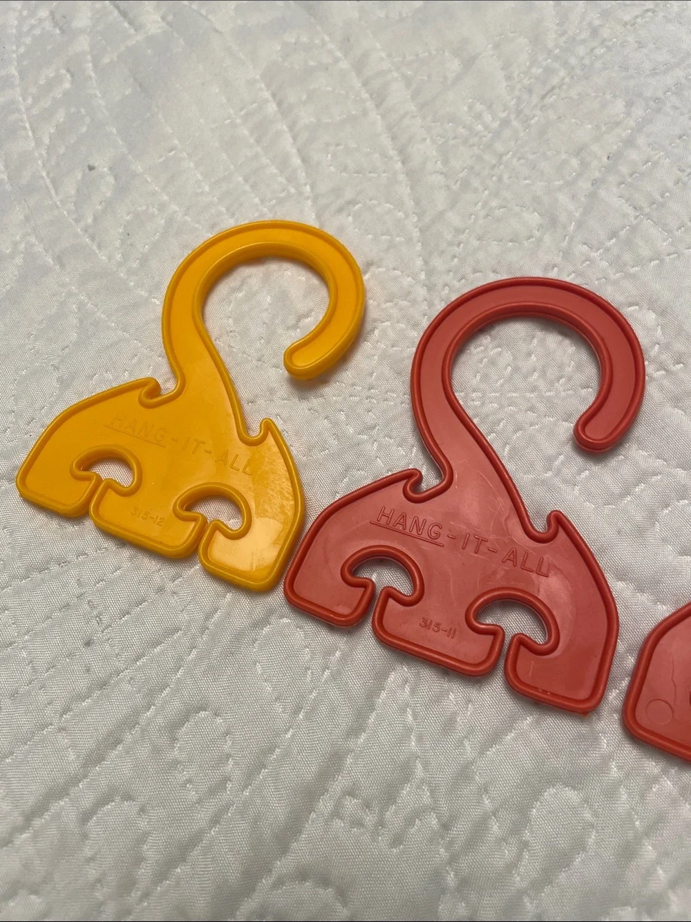 Set of 4 Vintage Tupperware HANG IT ALL Mini Hangers LIKE NEW
